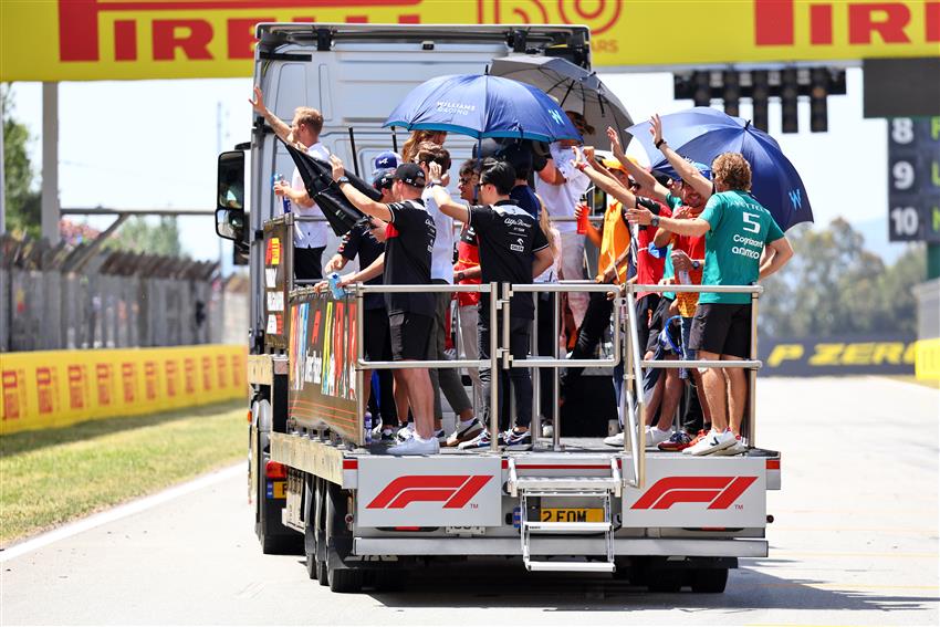 F1 grid girls